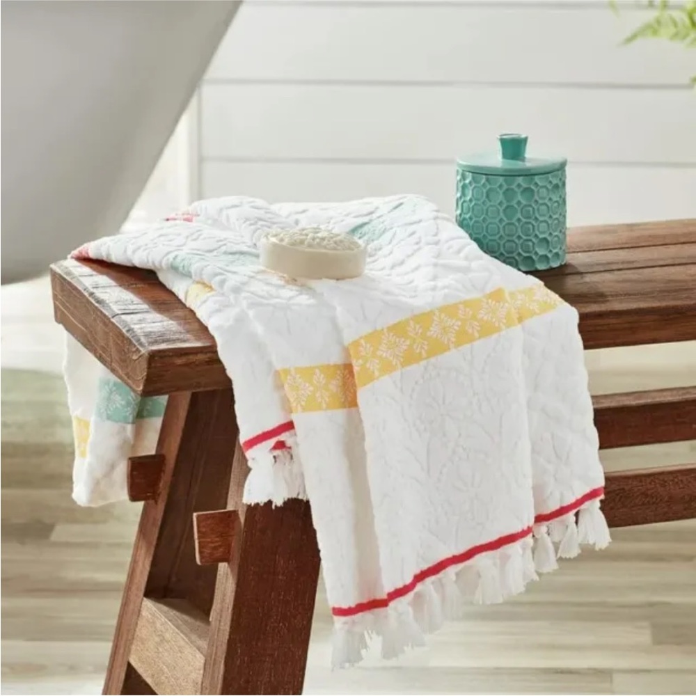 Pioneer Woman Sculpted Stripe Bath Towel 100% Cotton NEW - Picture 1 of 6